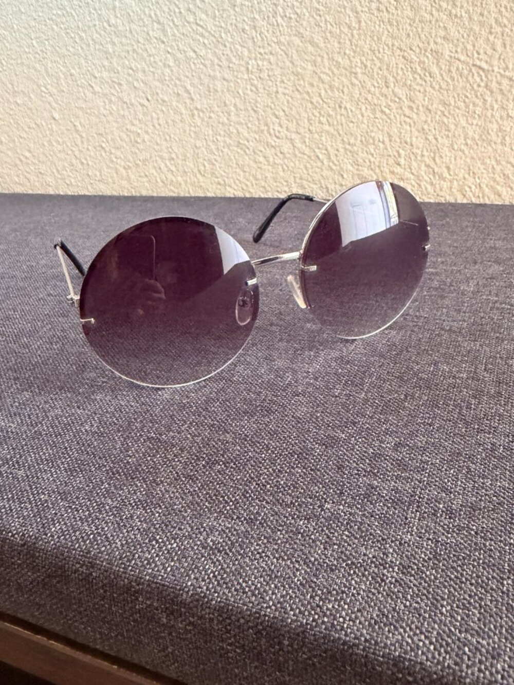 Retro-Inspired Round Rimless Sunglasses